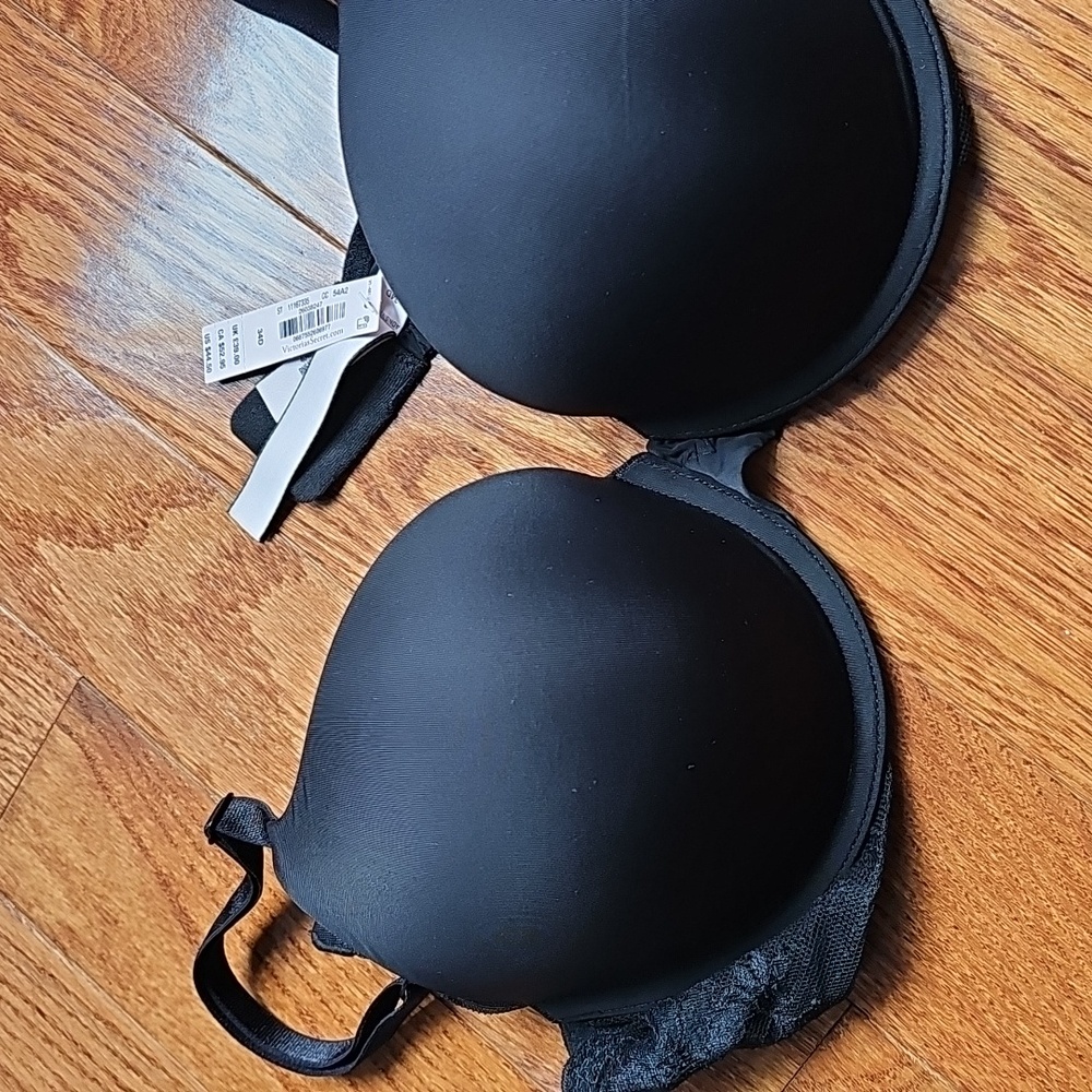 NWT Victoria’s Secret Black Push-Up Bra
